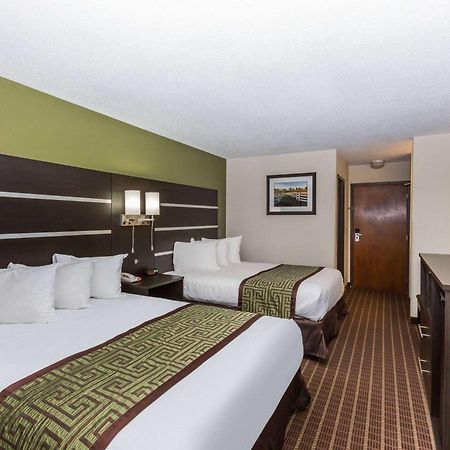 Baymont By Wyndham Louisville South I 65 Brooks Eksteriør billede