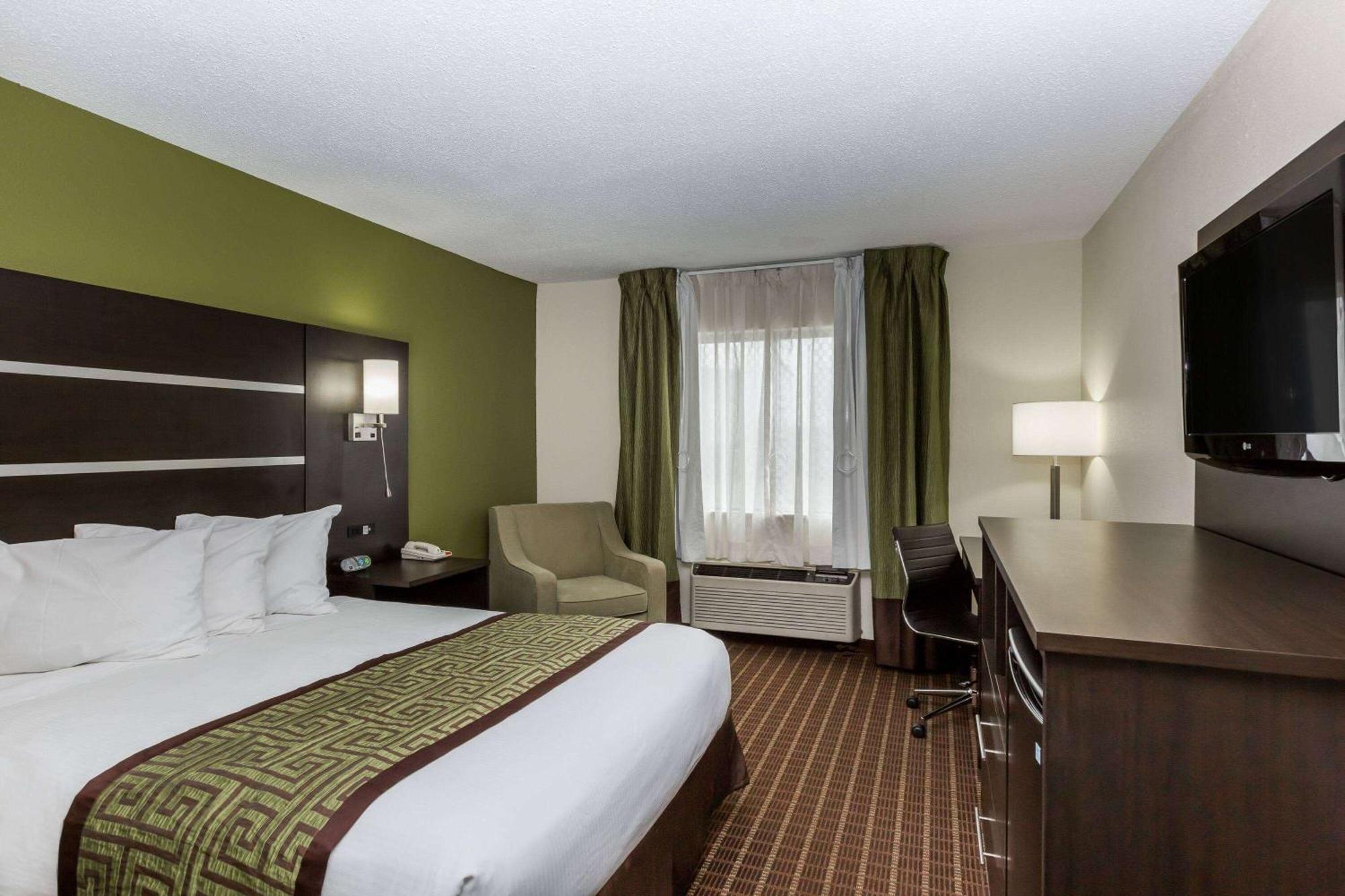 Baymont By Wyndham Louisville South I 65 Brooks Eksteriør billede
