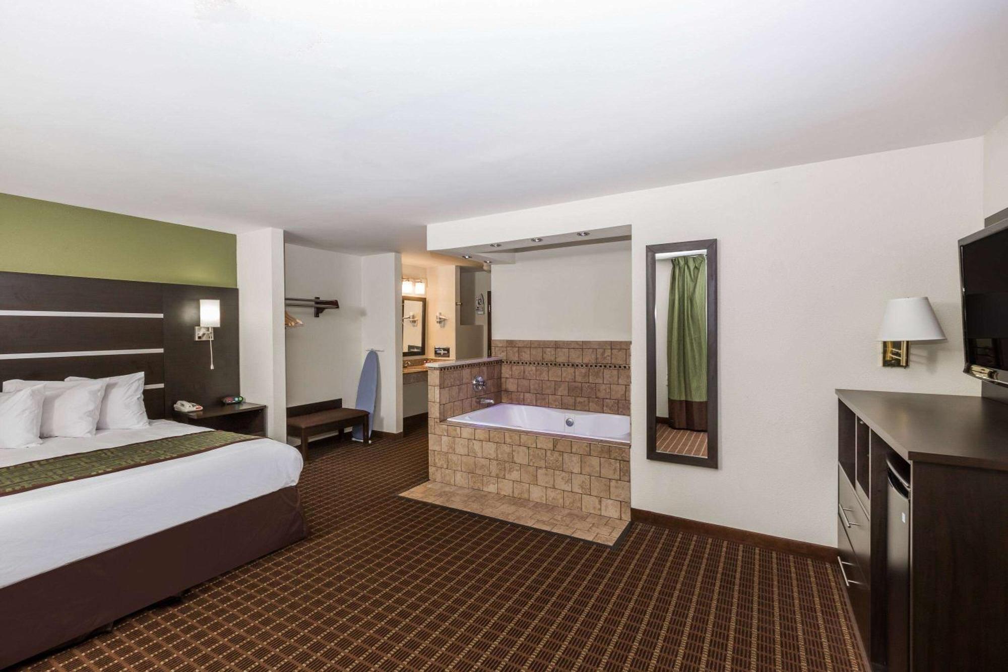 Baymont By Wyndham Louisville South I 65 Brooks Eksteriør billede
