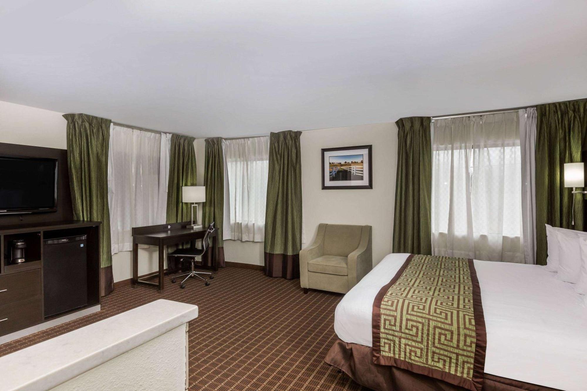 Baymont By Wyndham Louisville South I 65 Brooks Eksteriør billede