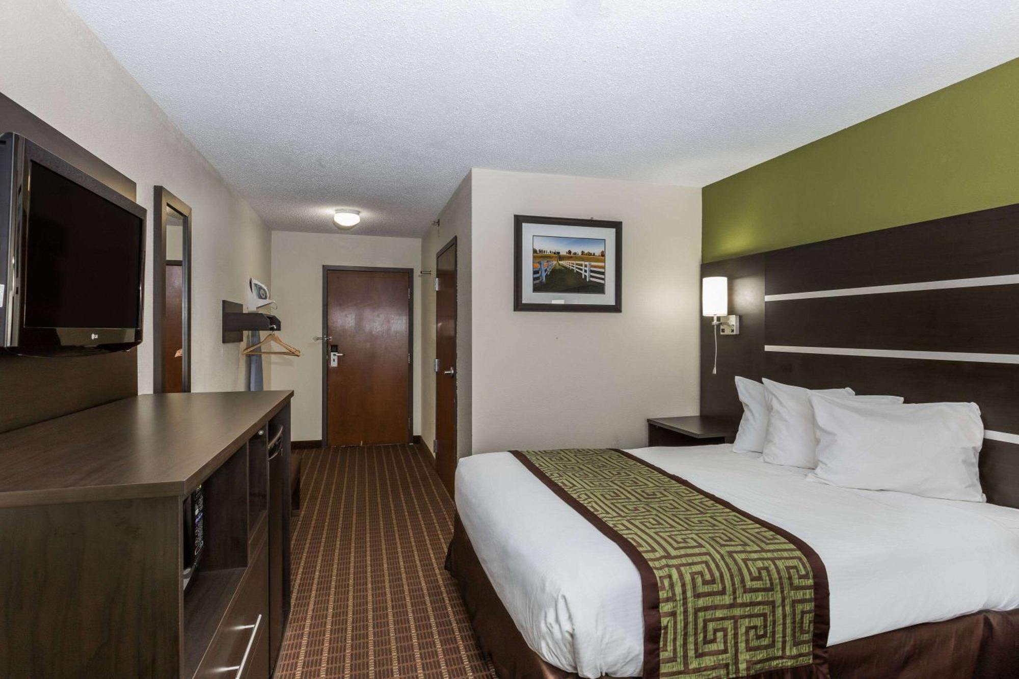 Baymont By Wyndham Louisville South I 65 Brooks Eksteriør billede