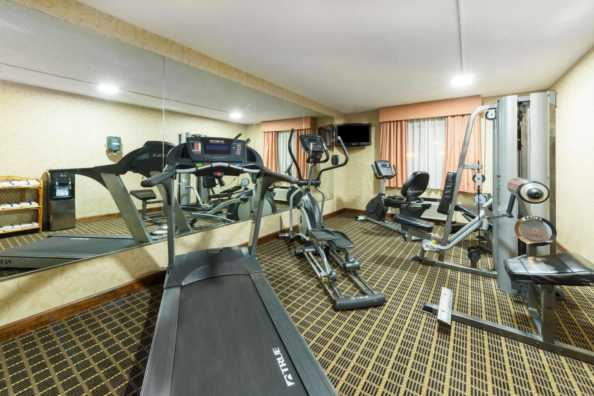 Baymont By Wyndham Louisville South I 65 Brooks Eksteriør billede