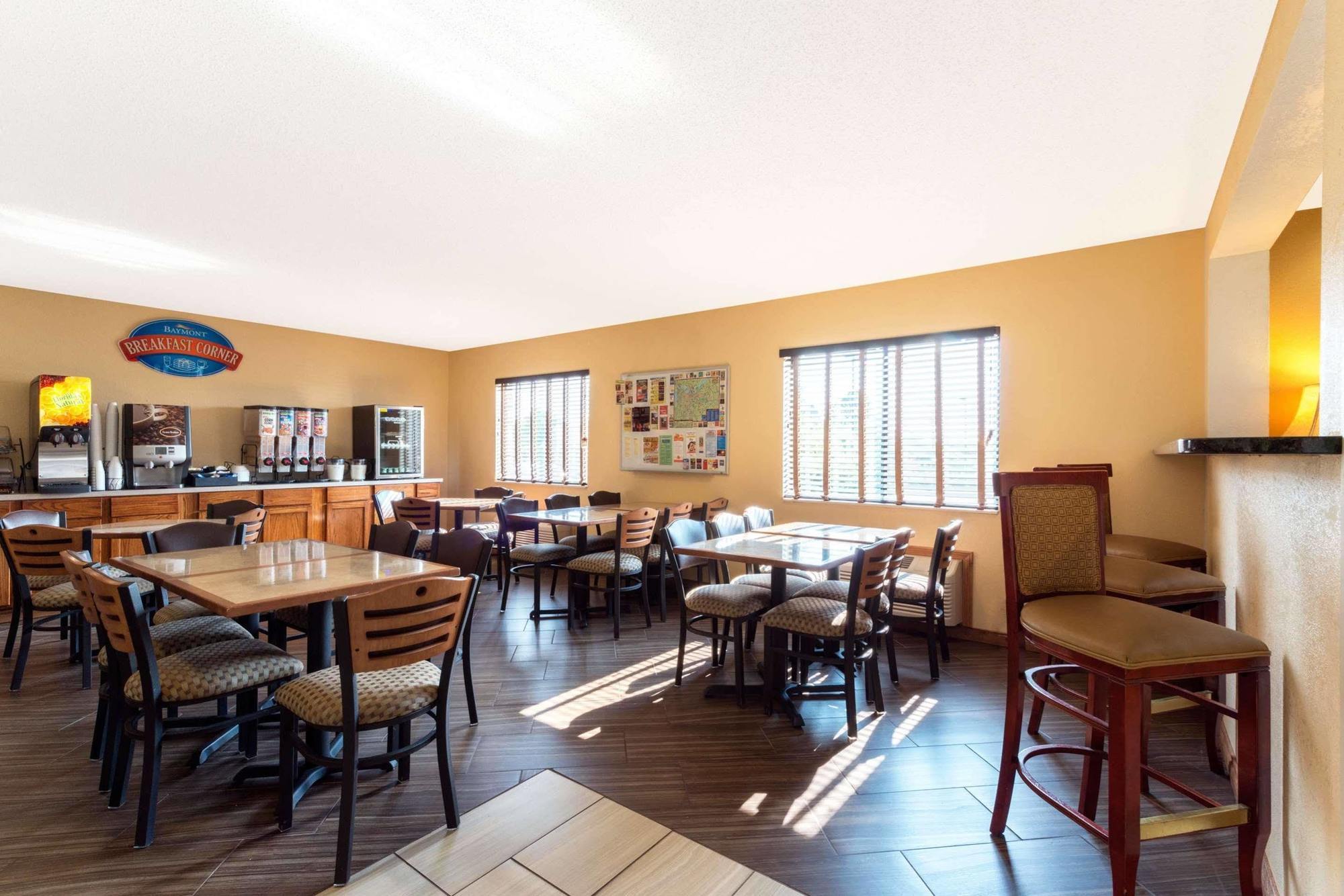 Baymont By Wyndham Louisville South I 65 Brooks Eksteriør billede