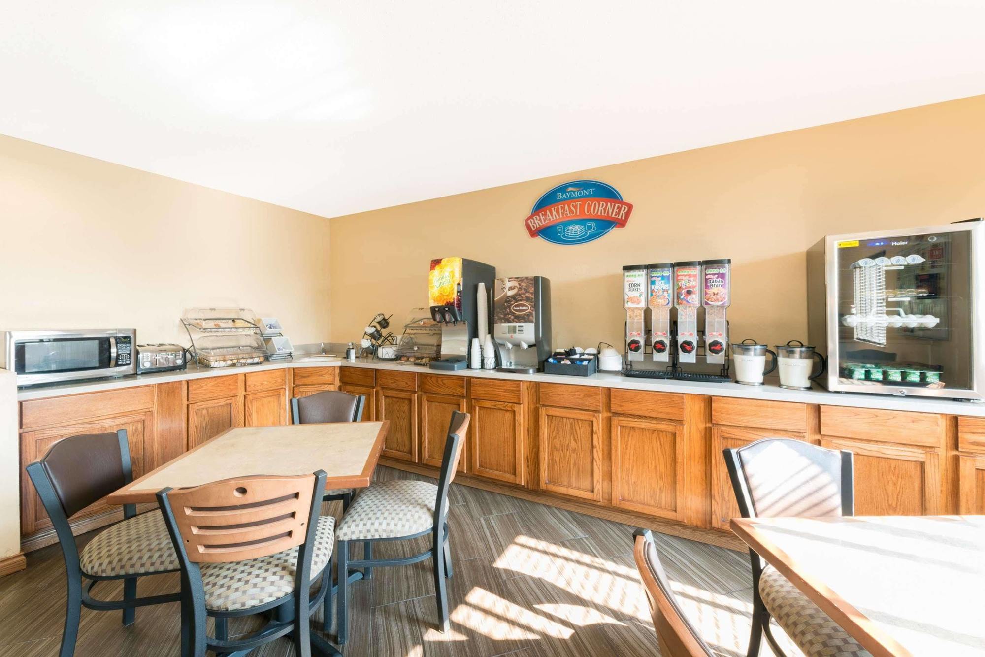Baymont By Wyndham Louisville South I 65 Brooks Eksteriør billede